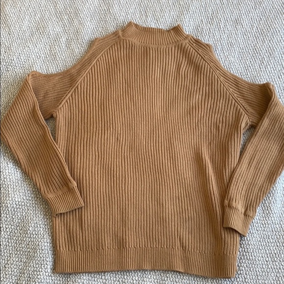 🌙3 FOR $20 H&M camel mock neck sweater - Picture 1 of 1